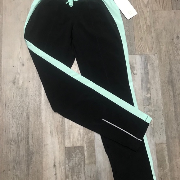 Lululemon track pants/joggers - Picture 3 of 3